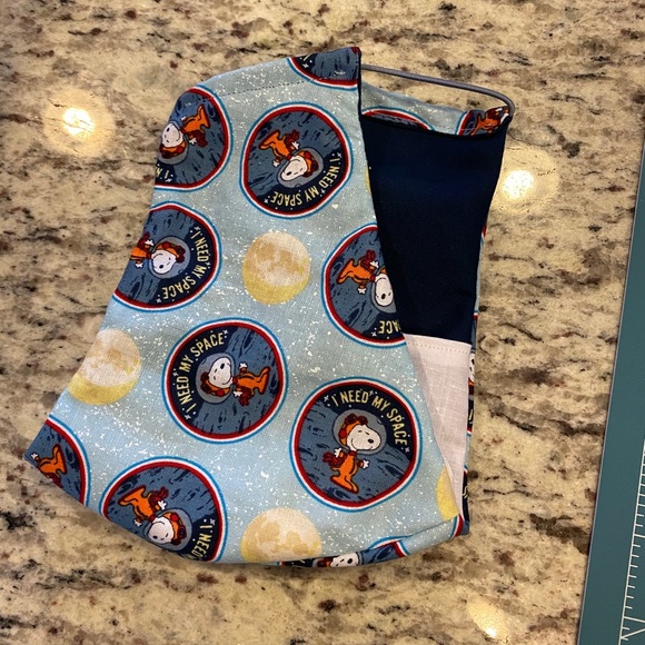 (Elastic) Snoopy Fabric Face Mask w/ Filter Pocket - Picture 3 of 7